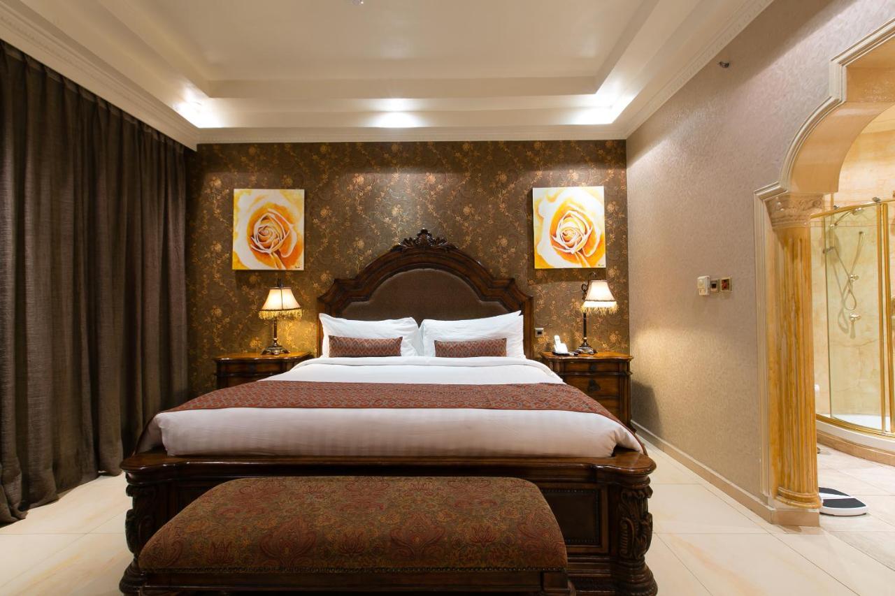 Victoria Crown Plaza Hotel Лагос Екстериор снимка