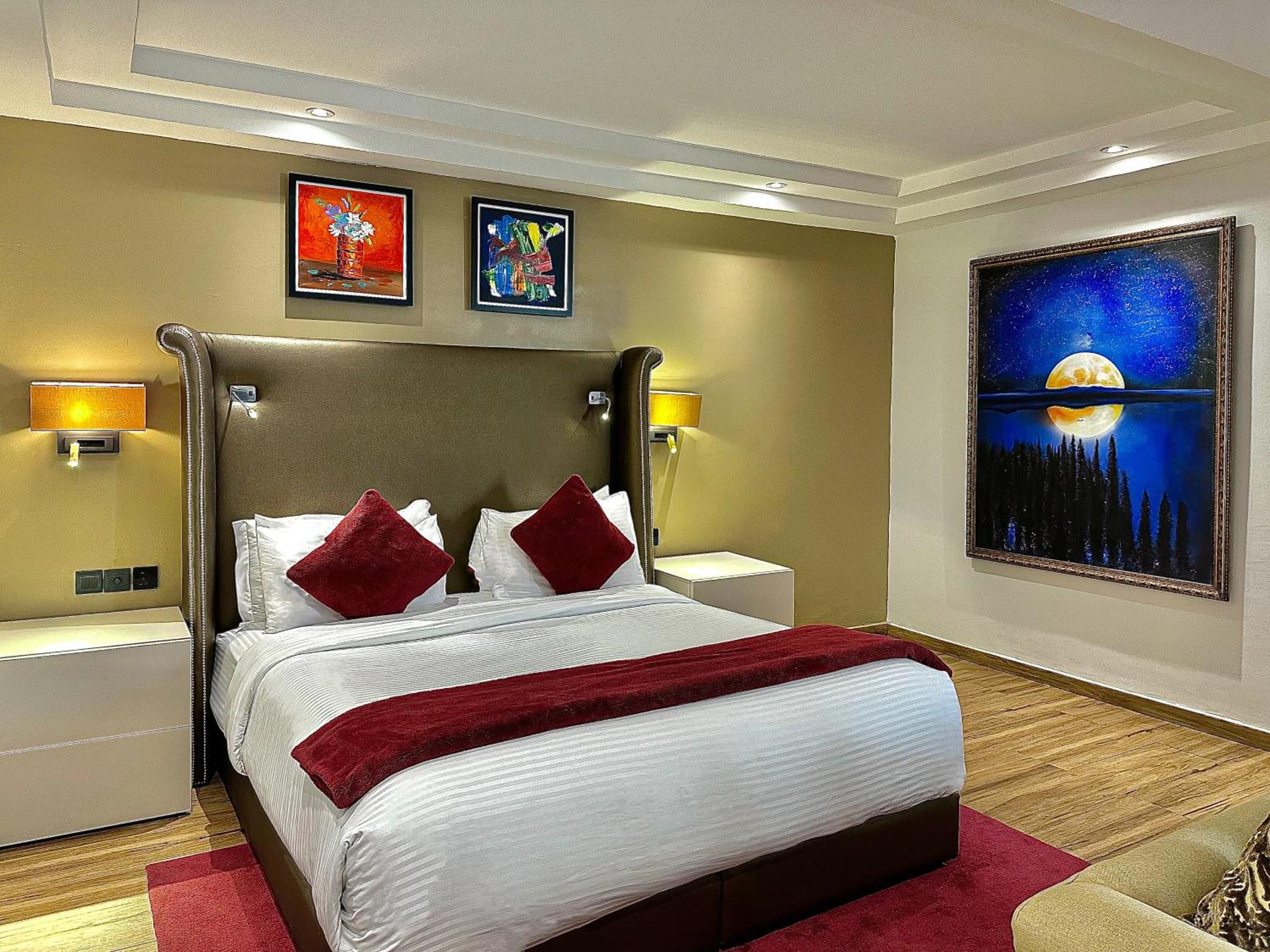 Victoria Crown Plaza Hotel Лагос Екстериор снимка