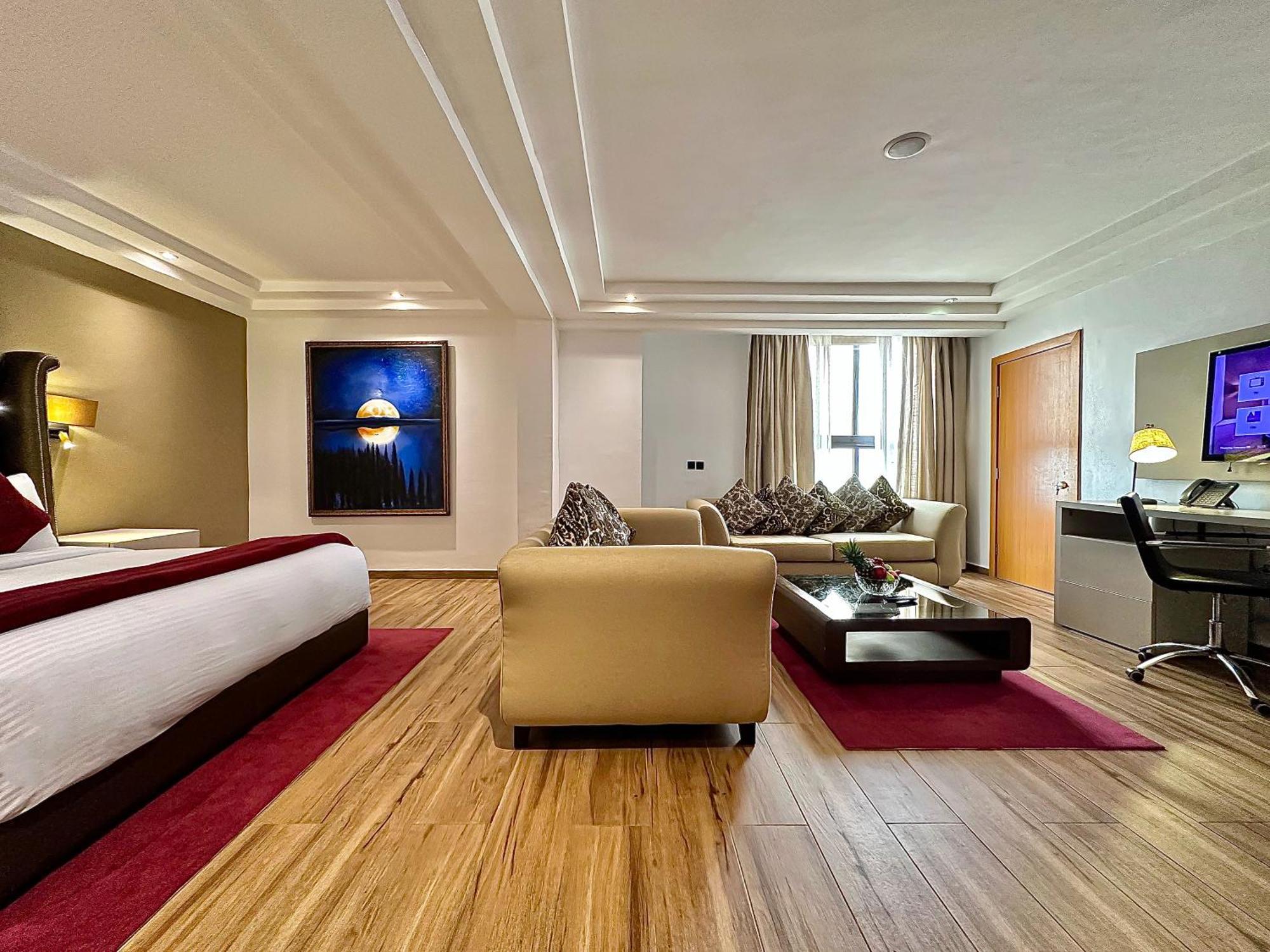 Victoria Crown Plaza Hotel Лагос Екстериор снимка