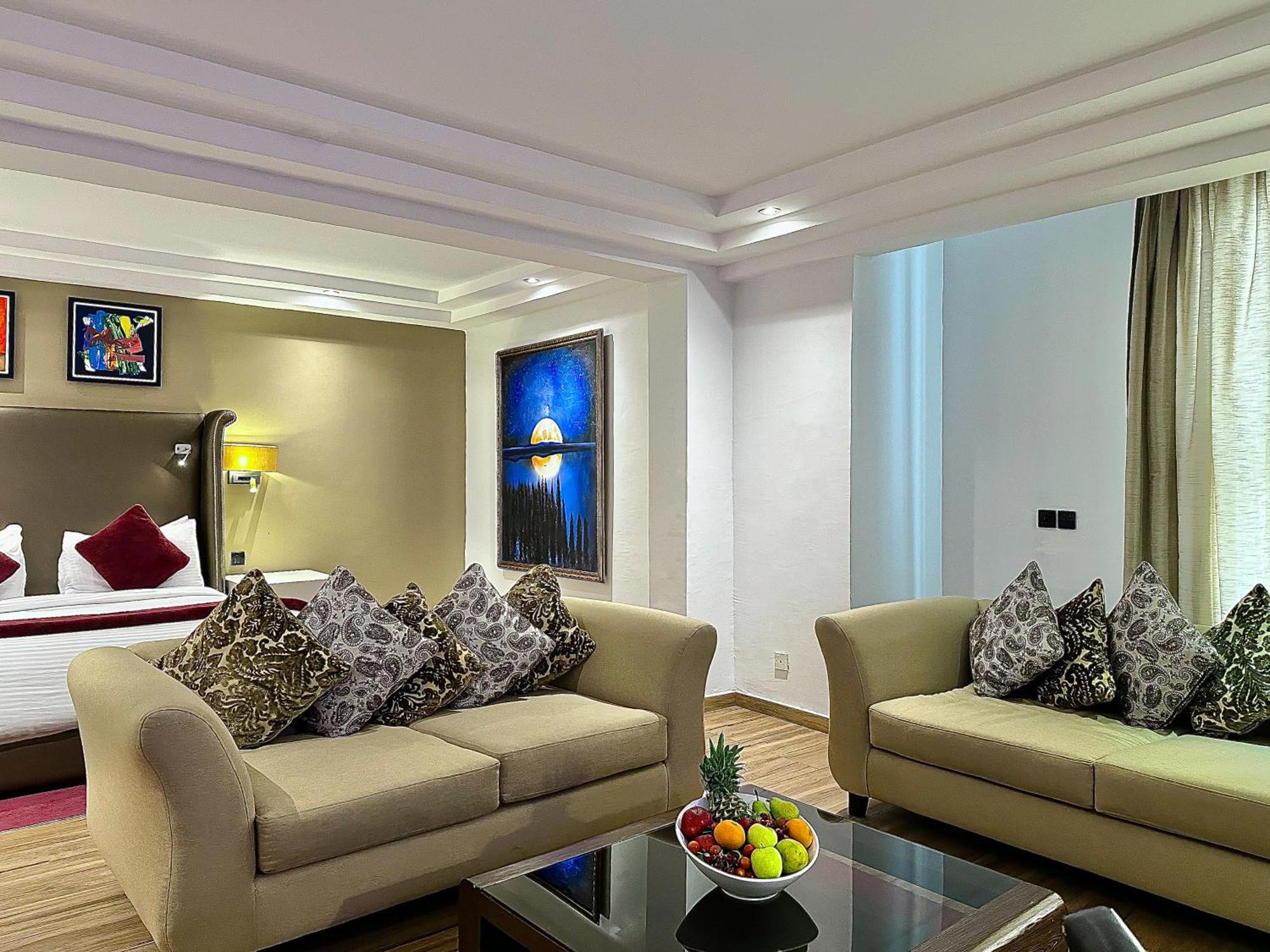Victoria Crown Plaza Hotel Лагос Екстериор снимка