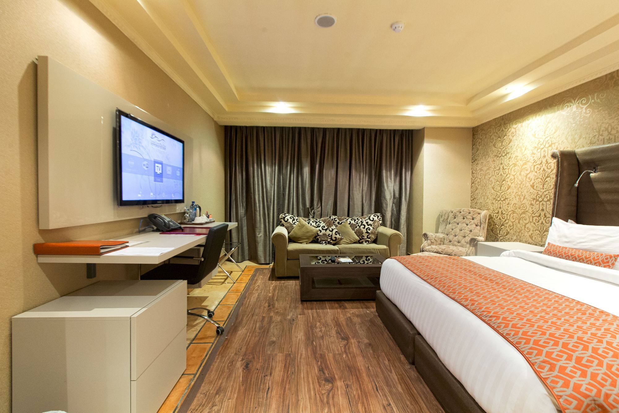 Victoria Crown Plaza Hotel Лагос Екстериор снимка